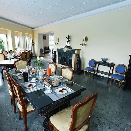 Emilia Villa Pouzzoles