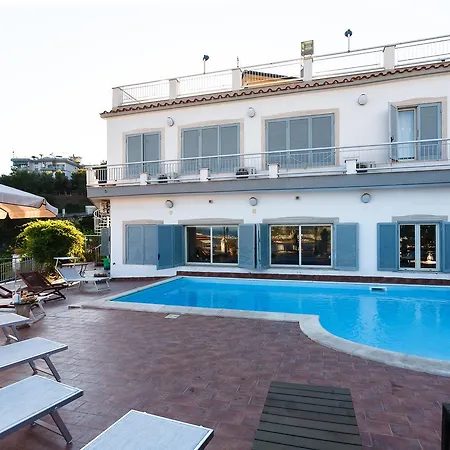 Emilia Villa *