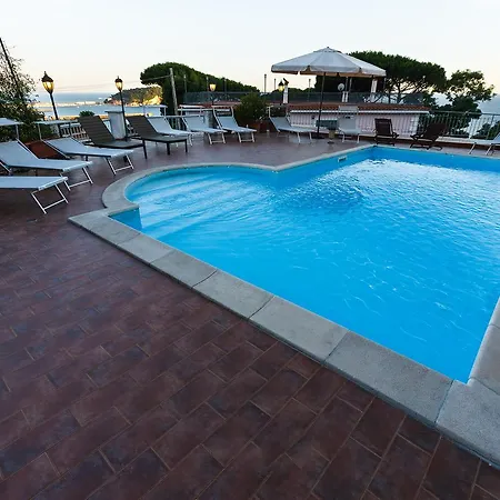 Emilia Villa Pouzzoles
