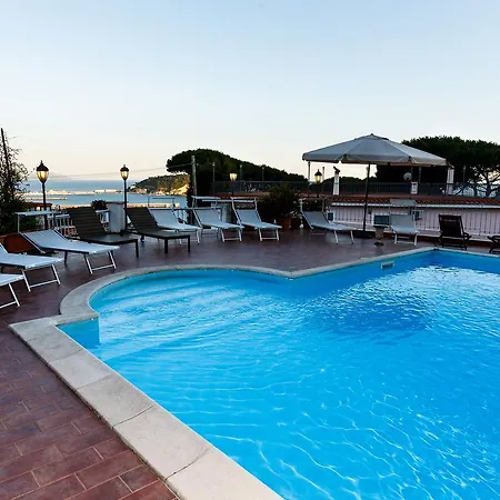 Emilia Villa Pouzzoles